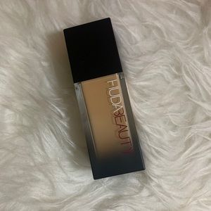 Huda FauxFilter Foundation in Custard 220N